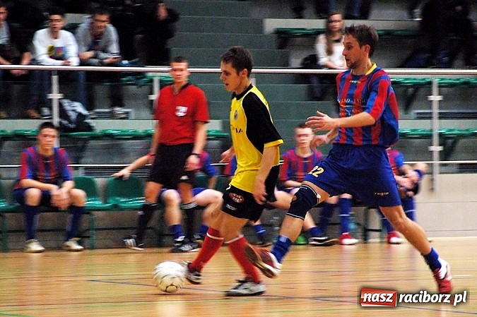 Zdjęcie w galerii na portalu naszraciborz.pl: Czarne Koszule gromią w debiucie wiadomości z regionu