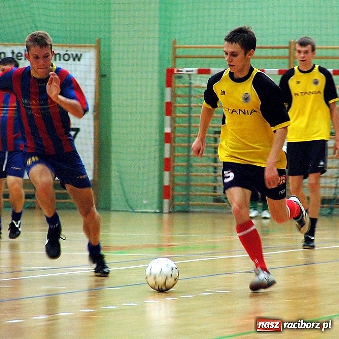 Zdjęcie w galerii na portalu naszraciborz.pl: Czarne Koszule gromią w debiucie wiadomości z regionu