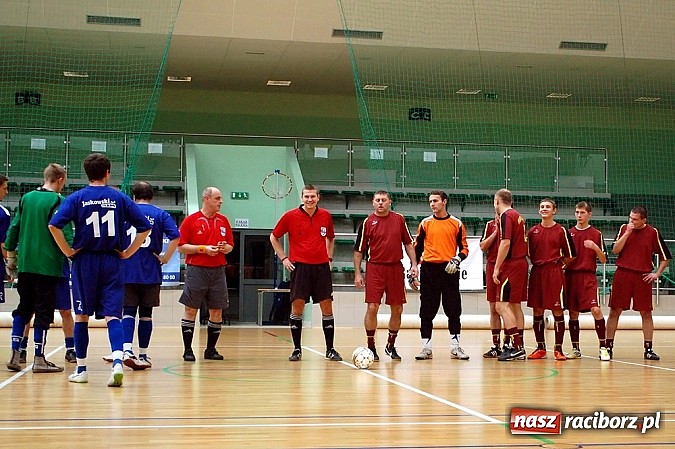 Zdjęcie w galerii na portalu naszraciborz.pl: Czarne Koszule gromią w debiucie wiadomości z regionu