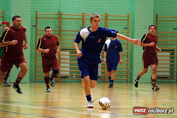 Zdjęcie w galerii na portalu naszraciborz.pl: Czarne Koszule gromią w debiucie wiadomości z regionu