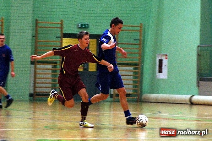 Zdjęcie w galerii na portalu naszraciborz.pl: Czarne Koszule gromią w debiucie wiadomości z regionu