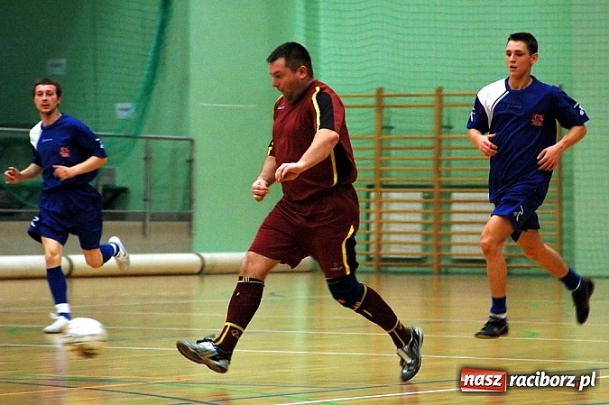 Zdjęcie w galerii na portalu naszraciborz.pl: Czarne Koszule gromią w debiucie wiadomości z regionu