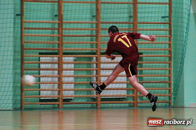 Zdjęcie w galerii na portalu naszraciborz.pl: Czarne Koszule gromią w debiucie wiadomości z regionu