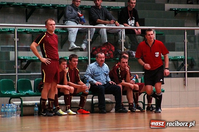 Zdjęcie w galerii na portalu naszraciborz.pl: Czarne Koszule gromią w debiucie wiadomości z regionu