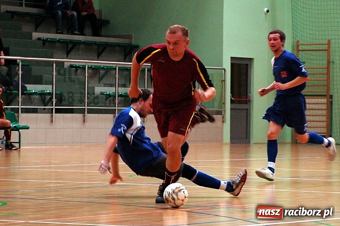 Zdjęcie w galerii na portalu naszraciborz.pl: Czarne Koszule gromią w debiucie wiadomości z regionu