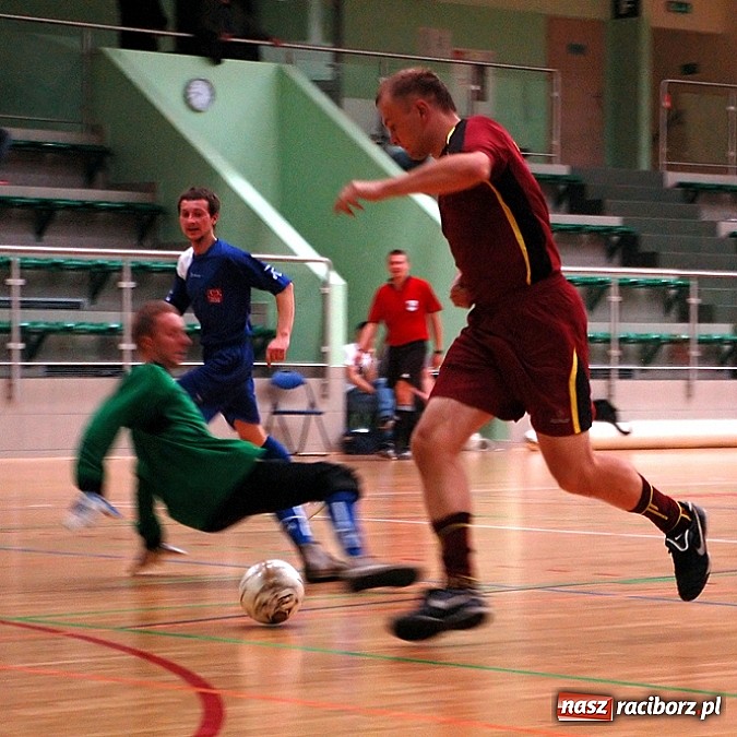 Zdjęcie w galerii na portalu naszraciborz.pl: Czarne Koszule gromią w debiucie wiadomości z regionu