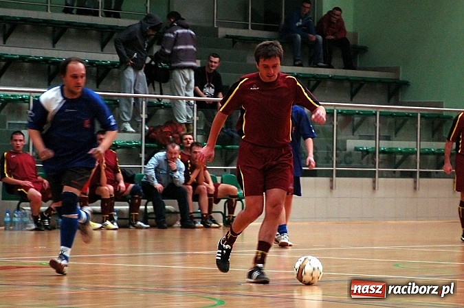 Zdjęcie w galerii na portalu naszraciborz.pl: Czarne Koszule gromią w debiucie wiadomości z regionu