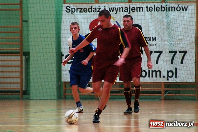 Zdjęcie w galerii na portalu naszraciborz.pl: Czarne Koszule gromią w debiucie wiadomości z regionu