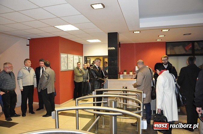 Zdjęcie w galerii na portalu naszraciborz.pl: Zarząd z prezesem Wiesławem Różackim na czele rozpoczął o 8.00 pracę w spółce wiadomości z regionu