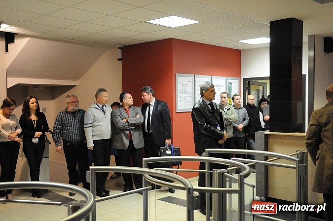 Zdjęcie w galerii na portalu naszraciborz.pl: Zarząd z prezesem Wiesławem Różackim na czele rozpoczął o 8.00 pracę w spółce wiadomości z regionu