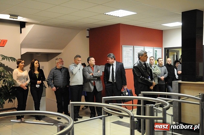 Zdjęcie w galerii na portalu naszraciborz.pl: Zarząd z prezesem Wiesławem Różackim na czele rozpoczął o 8.00 pracę w spółce wiadomości z regionu