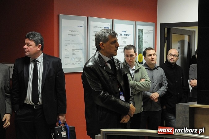 Zdjęcie w galerii na portalu naszraciborz.pl: Zarząd z prezesem Wiesławem Różackim na czele rozpoczął o 8.00 pracę w spółce wiadomości z regionu
