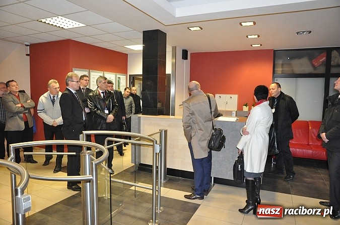 Zdjęcie w galerii na portalu naszraciborz.pl: Zarząd z prezesem Wiesławem Różackim na czele rozpoczął o 8.00 pracę w spółce wiadomości z regionu