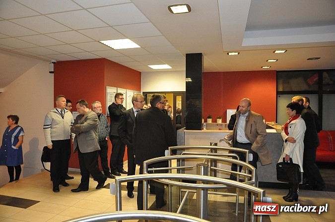 Zdjęcie w galerii na portalu naszraciborz.pl: Zarząd z prezesem Wiesławem Różackim na czele rozpoczął o 8.00 pracę w spółce wiadomości z regionu