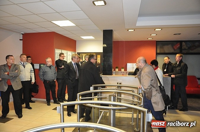 Zdjęcie w galerii na portalu naszraciborz.pl: Zarząd z prezesem Wiesławem Różackim na czele rozpoczął o 8.00 pracę w spółce wiadomości z regionu