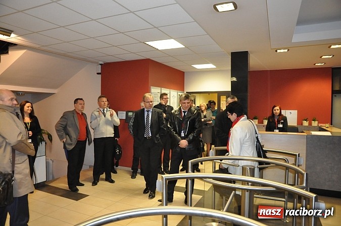 Zdjęcie w galerii na portalu naszraciborz.pl: Zarząd z prezesem Wiesławem Różackim na czele rozpoczął o 8.00 pracę w spółce wiadomości z regionu