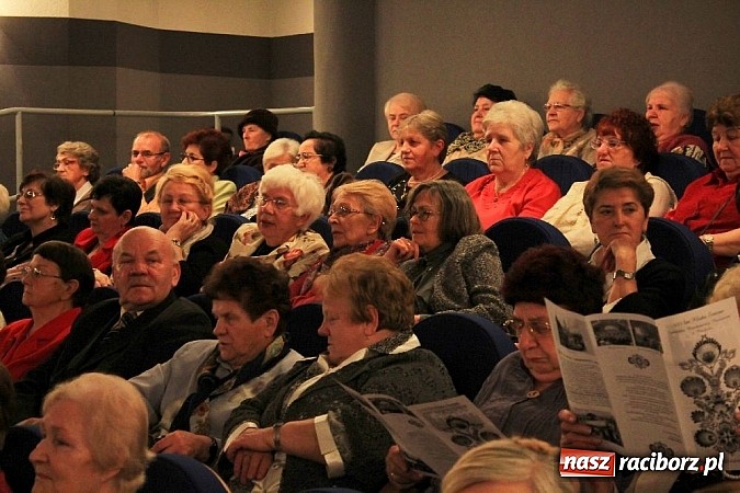 Zdjęcie w galerii na portalu naszraciborz.pl: Aktywni seniorzy świętowali w Strzesze wiadomości z regionu