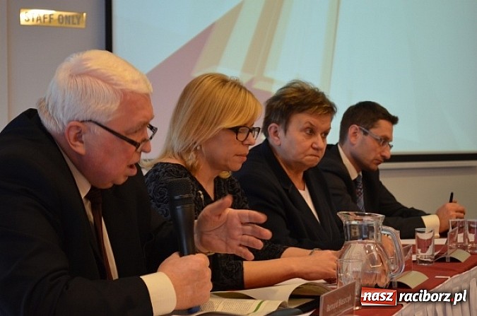 Zdjęcie w galerii na portalu naszraciborz.pl: Rewolucja śmieciowa w gminach nieunikniona i coraz bliżej wiadomości z regionu