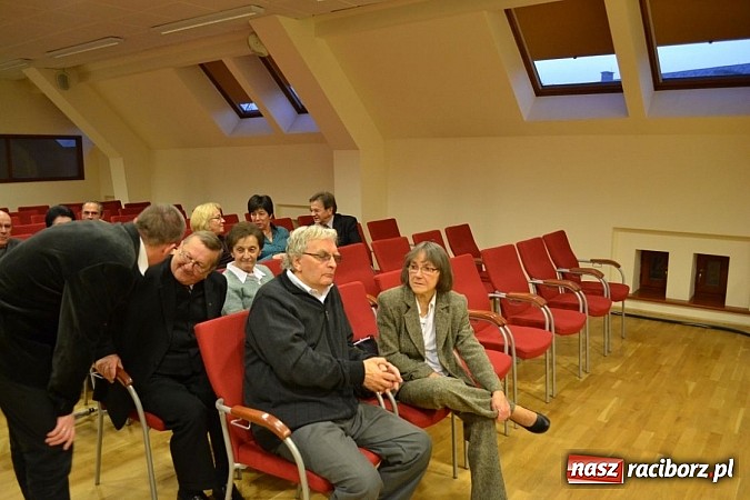 Zdjęcie w galerii na portalu naszraciborz.pl: Wernisaż malarstwa Jana Michała Stuchlego wiadomości z regionu