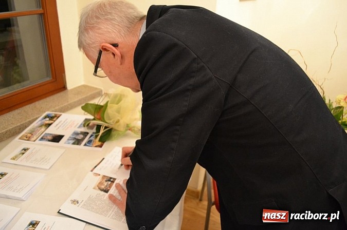 Zdjęcie w galerii na portalu naszraciborz.pl: Wernisaż malarstwa Jana Michała Stuchlego wiadomości z regionu