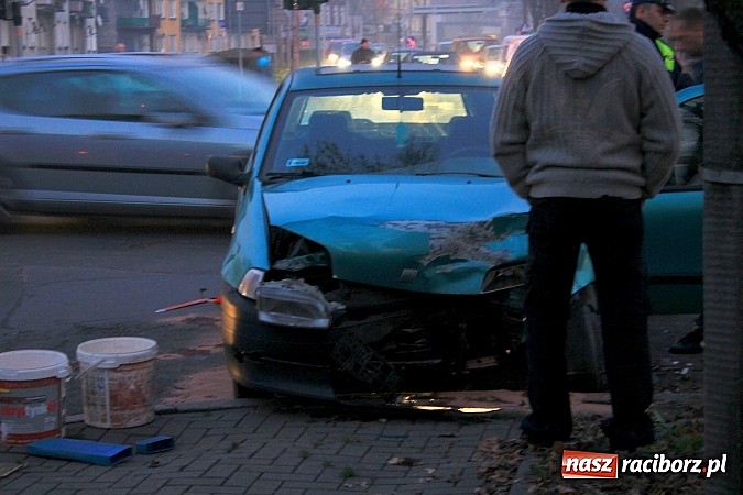 Zdjęcie w galerii na portalu naszraciborz.pl: Poważna kolizja na Armii Krajowej wiadomości z regionu