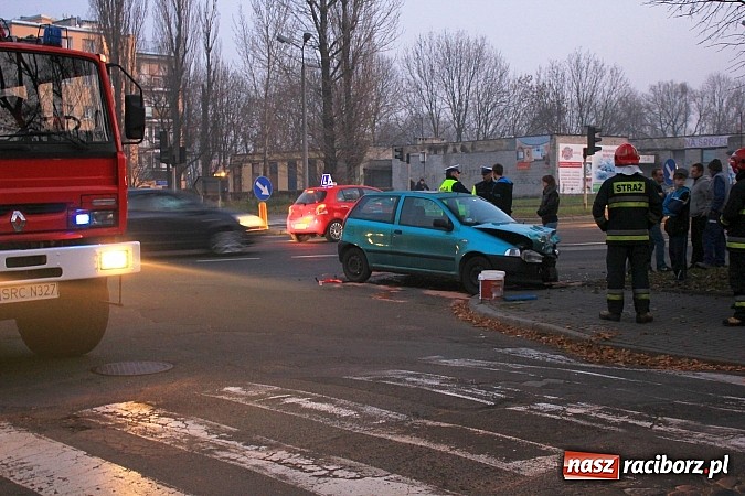 Zdjęcie w galerii na portalu naszraciborz.pl: Poważna kolizja na Armii Krajowej wiadomości z regionu