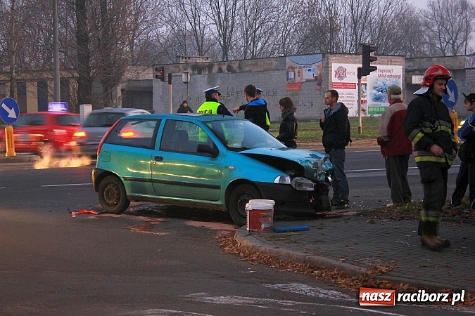 Zdjęcie w galerii na portalu naszraciborz.pl: Poważna kolizja na Armii Krajowej wiadomości z regionu