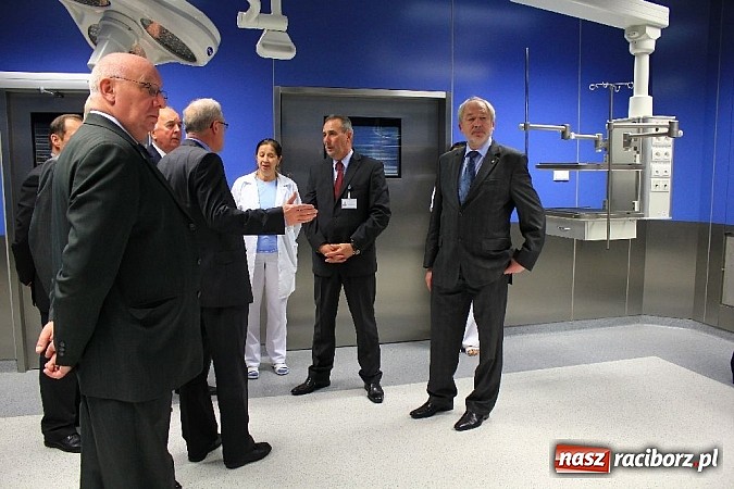 Zdjęcie w galerii na portalu naszraciborz.pl: Pokazali gościom nowe sale operacyjne wiadomości z regionu