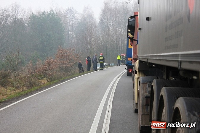 Zdjęcie w galerii na portalu naszraciborz.pl: Śmiertelny wypadek na drodze Racibórz-Szymocice. Nie żyje sołtys Nędzy wiadomości z regionu