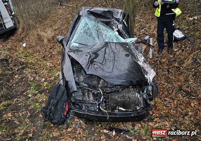 Zdjęcie w galerii na portalu naszraciborz.pl: Śmiertelny wypadek na drodze Racibórz-Szymocice. Nie żyje sołtys Nędzy wiadomości z regionu