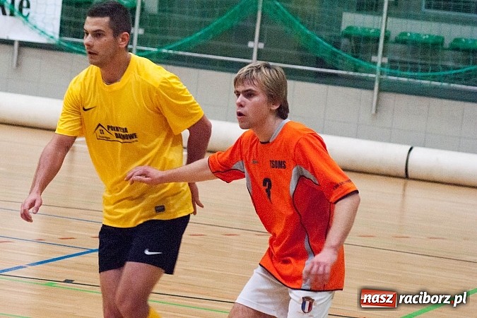 Zdjęcie w galerii na portalu naszraciborz.pl: Beniaminek górą nad mistrzem. Pędzące Byki liderem wiadomości z regionu