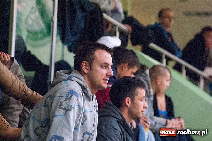 Zdjęcie w galerii na portalu naszraciborz.pl: Beniaminek górą nad mistrzem. Pędzące Byki liderem wiadomości z regionu