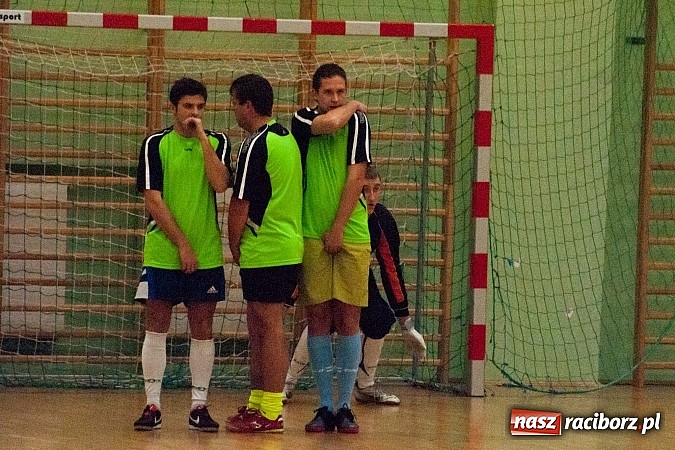 Zdjęcie w galerii na portalu naszraciborz.pl: Beniaminek górą nad mistrzem. Pędzące Byki liderem wiadomości z regionu