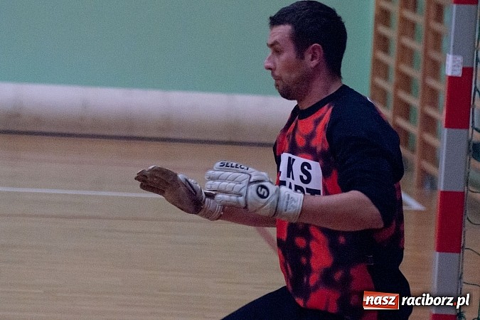 Zdjęcie w galerii na portalu naszraciborz.pl: Beniaminek górą nad mistrzem. Pędzące Byki liderem wiadomości z regionu