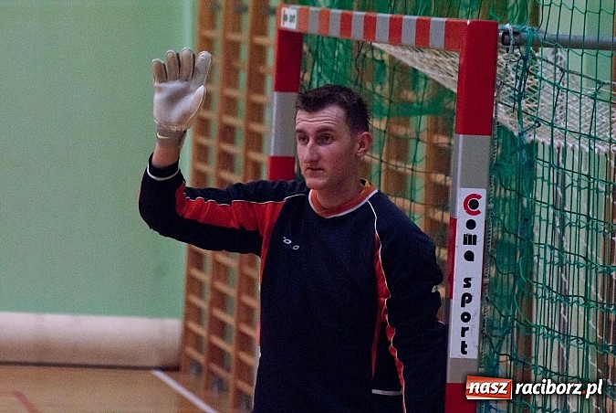 Zdjęcie w galerii na portalu naszraciborz.pl: Beniaminek górą nad mistrzem. Pędzące Byki liderem wiadomości z regionu