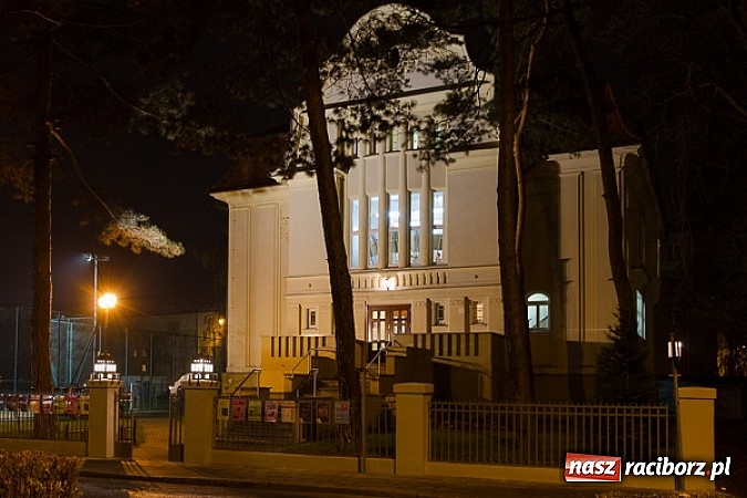 Zdjęcie w galerii na portalu naszraciborz.pl: Biblioteka wieczorową porą z Wojciechem Jagielskim wiadomości z regionu