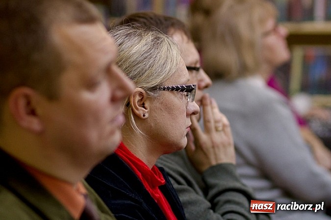 Zdjęcie w galerii na portalu naszraciborz.pl: Biblioteka wieczorową porą z Wojciechem Jagielskim wiadomości z regionu