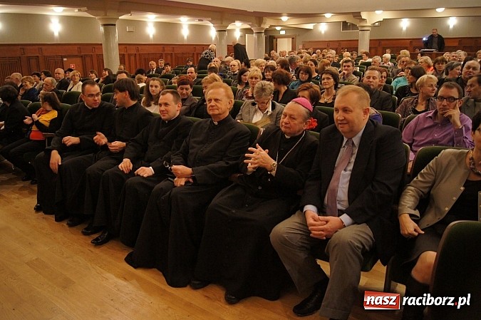 Zdjęcie w galerii na portalu naszraciborz.pl: Wiolonczelista podbił serca raciborzan wiadomości z regionu