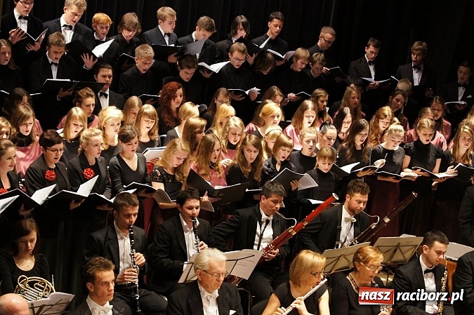 Zdjęcie w galerii na portalu naszraciborz.pl: Wiolonczelista podbił serca raciborzan wiadomości z regionu