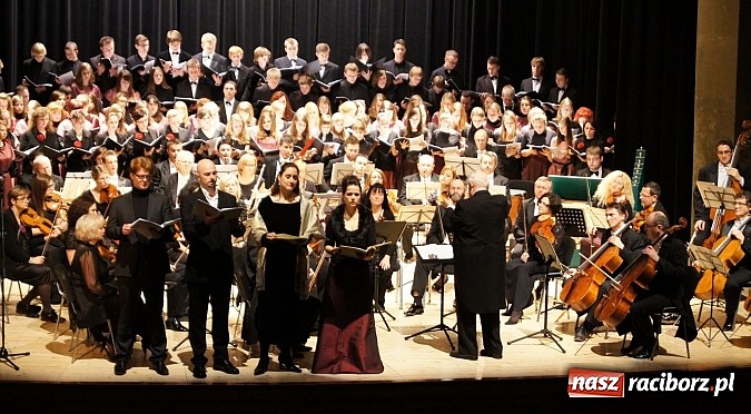 Zdjęcie w galerii na portalu naszraciborz.pl: Wiolonczelista podbił serca raciborzan wiadomości z regionu