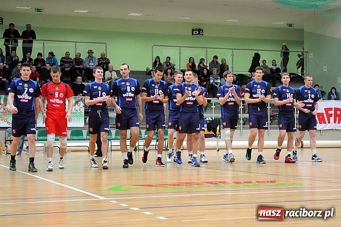 Zdjęcie w galerii na portalu naszraciborz.pl: Klapa przy Łąkowej. AZS przegrał z Juvenią wiadomości z regionu