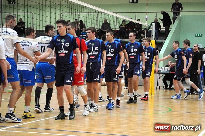 Zdjęcie w galerii na portalu naszraciborz.pl: Klapa przy Łąkowej. AZS przegrał z Juvenią wiadomości z regionu