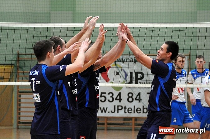 Zdjęcie w galerii na portalu naszraciborz.pl: Klapa przy Łąkowej. AZS przegrał z Juvenią wiadomości z regionu