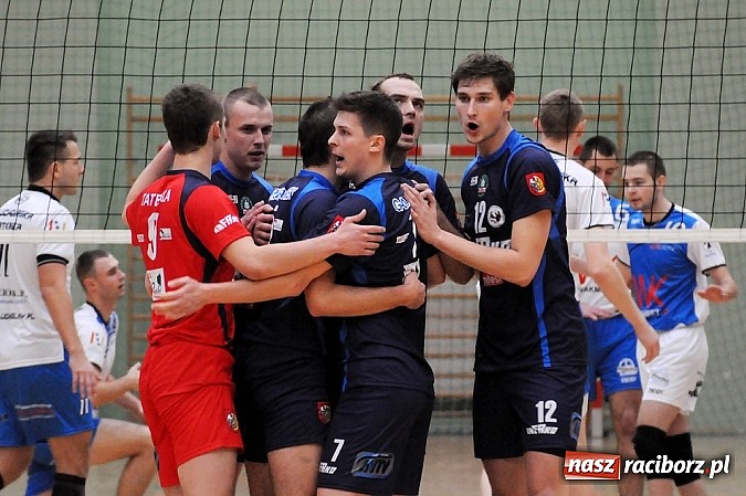 Zdjęcie w galerii na portalu naszraciborz.pl: Klapa przy Łąkowej. AZS przegrał z Juvenią wiadomości z regionu