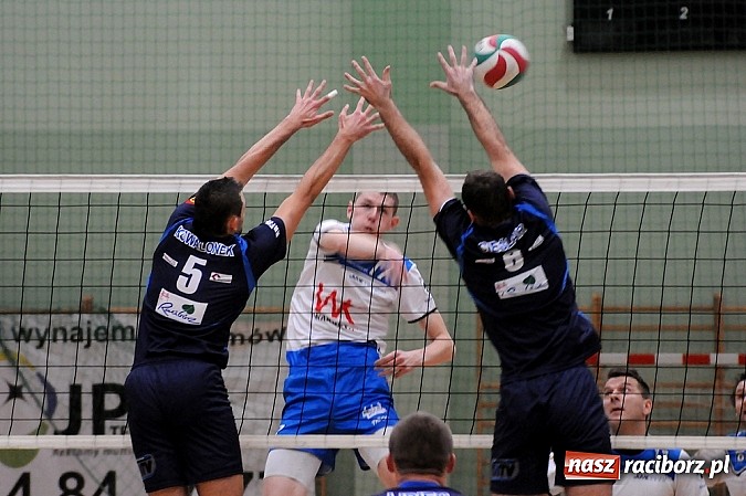 Zdjęcie w galerii na portalu naszraciborz.pl: Klapa przy Łąkowej. AZS przegrał z Juvenią wiadomości z regionu
