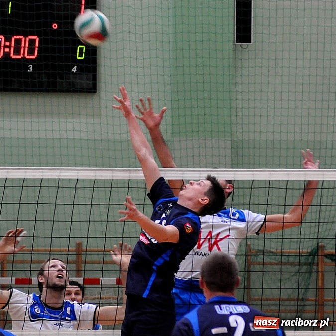 Zdjęcie w galerii na portalu naszraciborz.pl: Klapa przy Łąkowej. AZS przegrał z Juvenią wiadomości z regionu