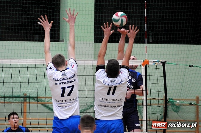 Zdjęcie w galerii na portalu naszraciborz.pl: Klapa przy Łąkowej. AZS przegrał z Juvenią wiadomości z regionu