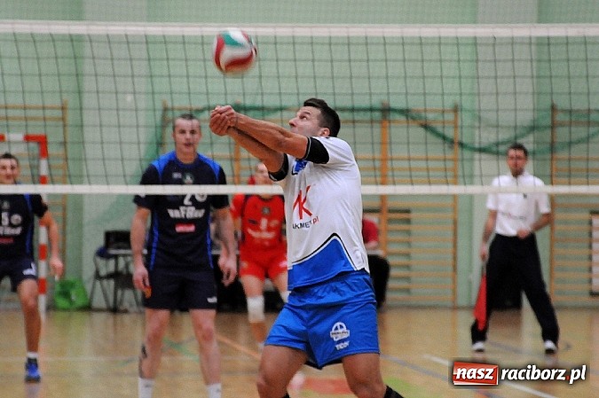 Zdjęcie w galerii na portalu naszraciborz.pl: Klapa przy Łąkowej. AZS przegrał z Juvenią wiadomości z regionu