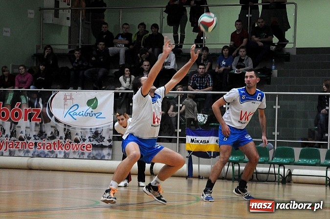 Zdjęcie w galerii na portalu naszraciborz.pl: Klapa przy Łąkowej. AZS przegrał z Juvenią wiadomości z regionu