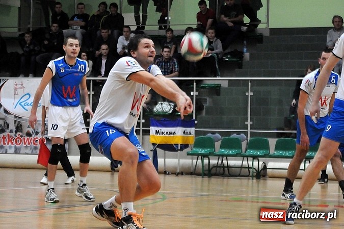 Zdjęcie w galerii na portalu naszraciborz.pl: Klapa przy Łąkowej. AZS przegrał z Juvenią wiadomości z regionu